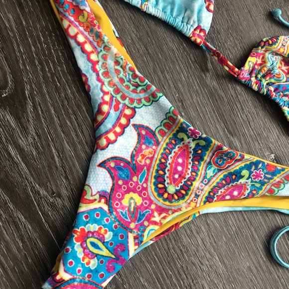 Bikini - Picture 2 of 3